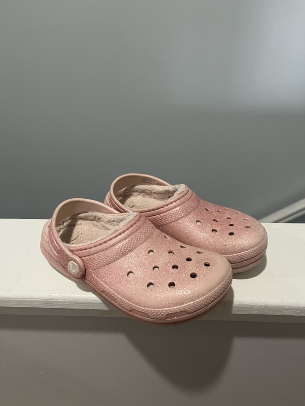 CROCS J2 Size 2 Kids Sparkle Pink Faux-Fur Lined Clog